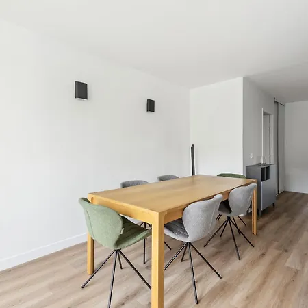 Elegant- Parc Saint Cloud Apartment