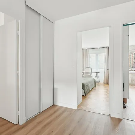Elegant- Parc Saint Cloud Apartment